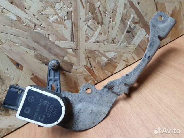 Датчик положения кузова передний Mercedes C-Class