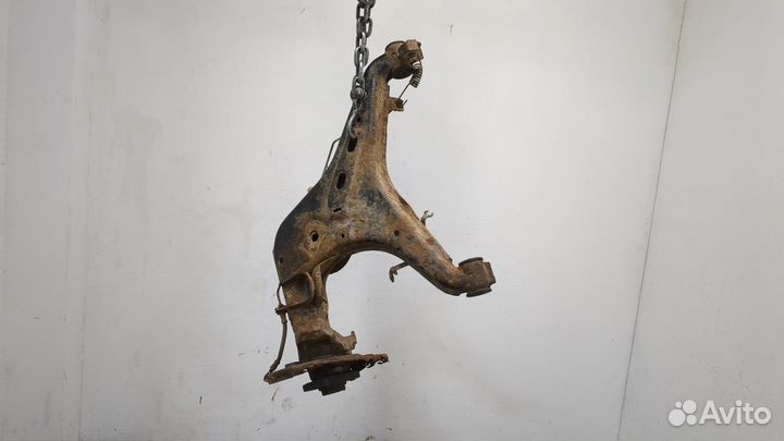 Ступица (кулак, цапфа) левая задняя Volkswagen Transporter 4