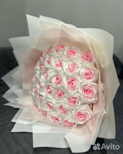 Розы из атласных лент