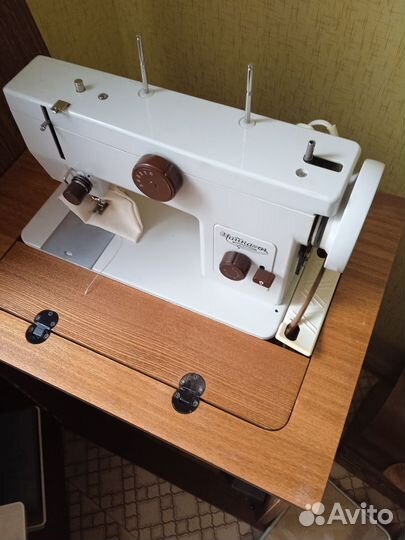 Швейная машинка Чайка 134