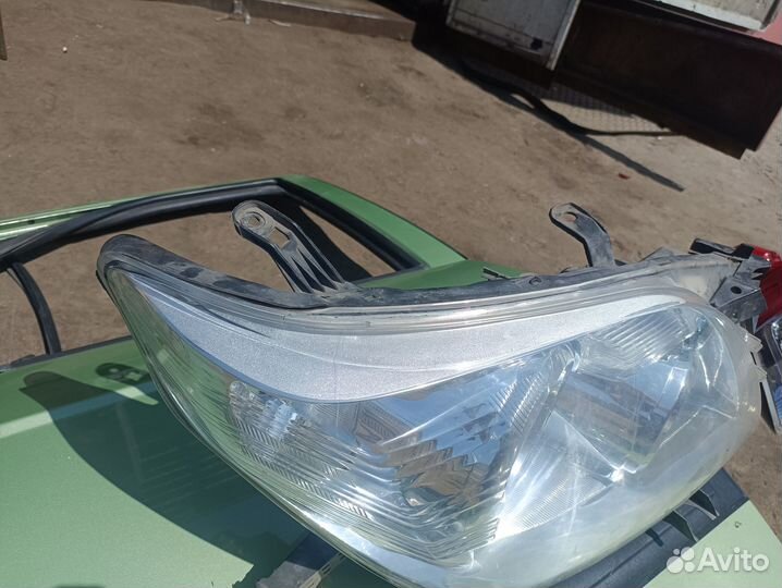 Правая фара Land Cruiser Prado 150