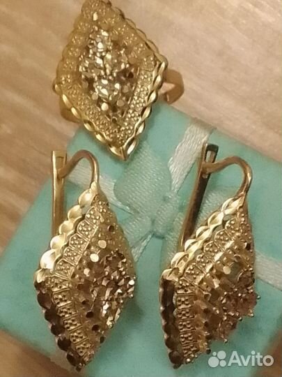 Золотые серьги и кольцо с бриллиантами