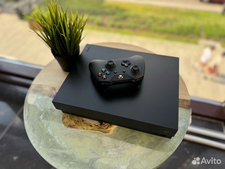 Игровая приставка Xbox One X 1Tb