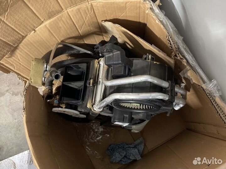 Корпус отопителя Тойота Сиенна 3