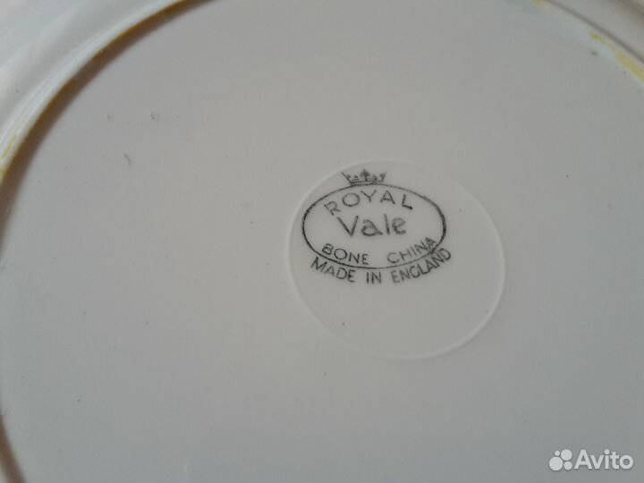 Красивая десертная тарелка Royal Vale