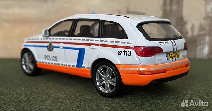 Модель автомобиля Audi Q7