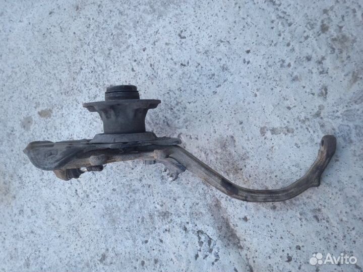 Ступица передняя левая Mercedes-Benz S W220 W220