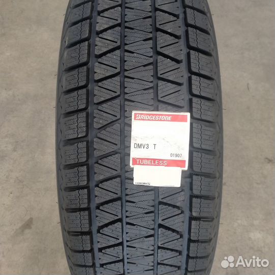 Bridgestone Blizzak DM-V3 275/40 R22 107