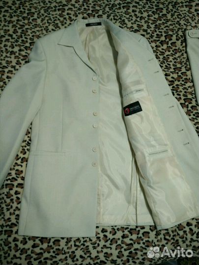 Костюм светлый