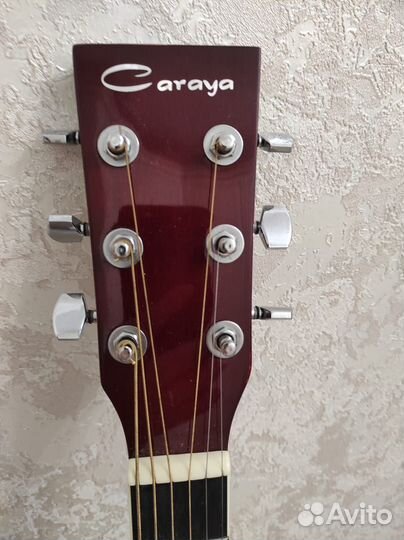 Продам акустическую гитару Caraya F-641n