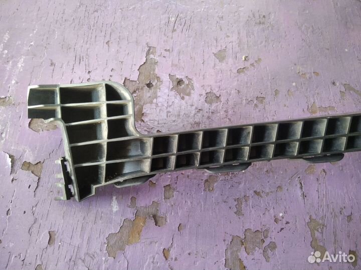 Honda Pilot 2 левый кронштейн фары