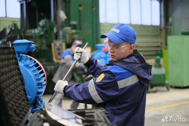 Слесарь ремонтник *