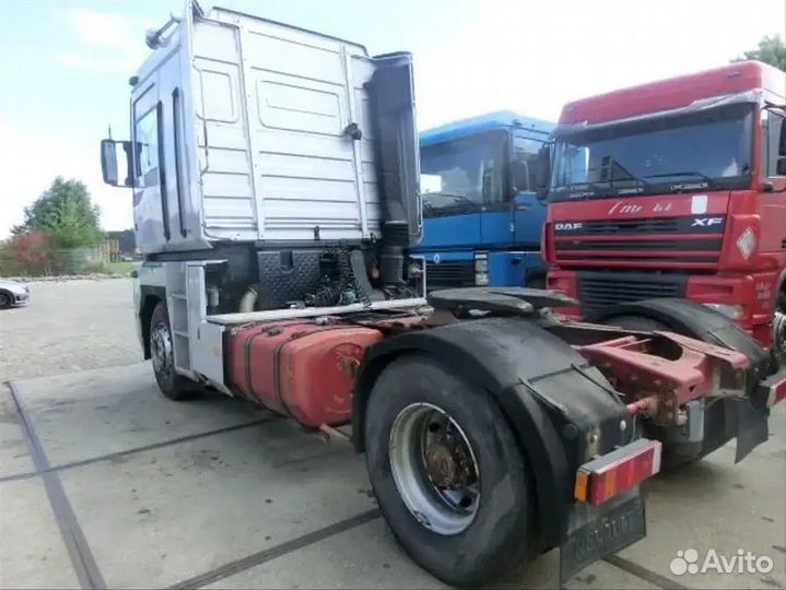 Pазбираем грузовик Renault Magnum II 1996-2001