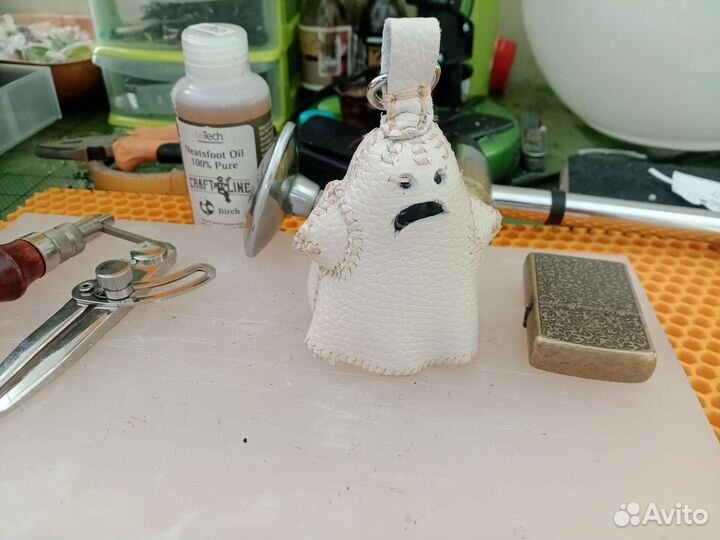 Кожаный брелок - привидение. Нат. кожа