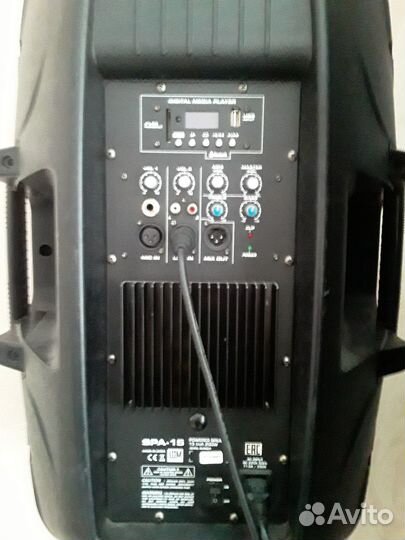 Комплект музыкальной звуковой аппаратуры с коммута