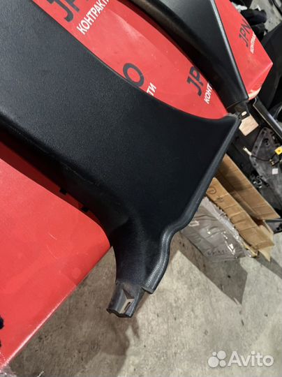 Накладка стойки нижняя Mazda 3 BK