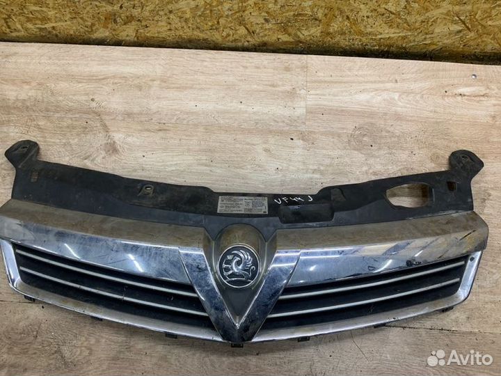 Решетка радиатора Opel Astra H хетчбэк 5-ти дв