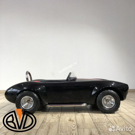 Детская педальная машина