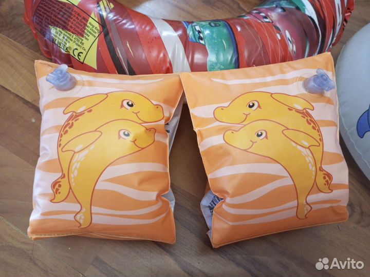 Нарукавники и круг для плавания