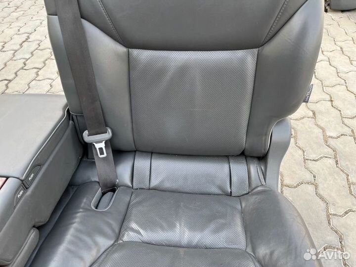 Сиденье лев. зад. Lexus Lx570