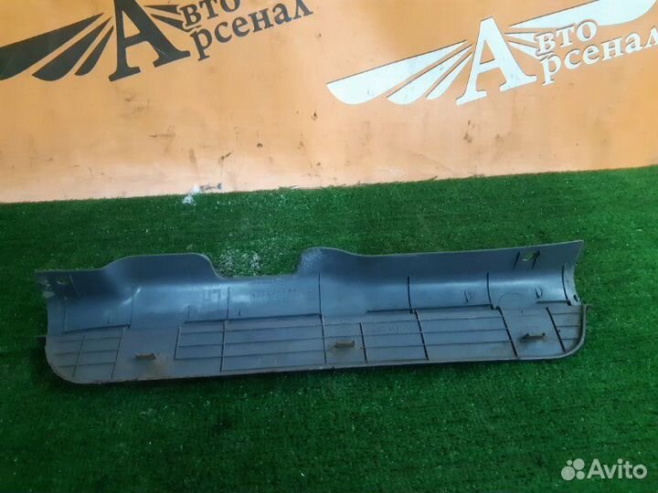 Накладка на порог салона передняя левая Hyundai