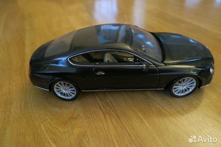 Minichamps 1:18 Bentley Continental GT