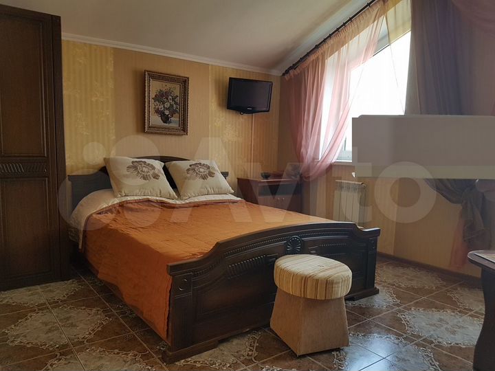 Дом 180 м² на участке 4 сот.