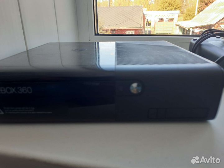 Xbox 360, полный комплект и 7 игр