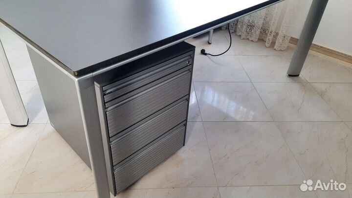 Кабинет стол, шкафы, тумбы Bene Австрия