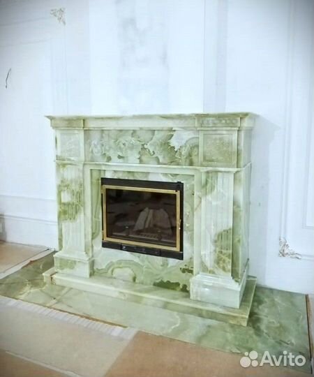 Камин с рельефной резьбой