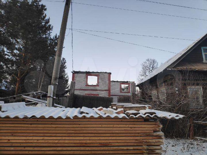 Дом 10 м² на участке 1 сот.