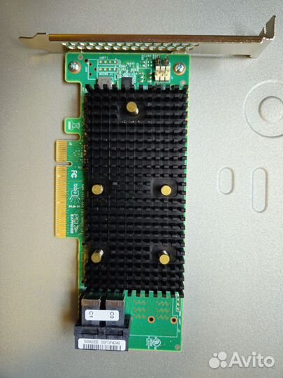 Intel SAS/NVMe raid контроллер RSP3WD080E