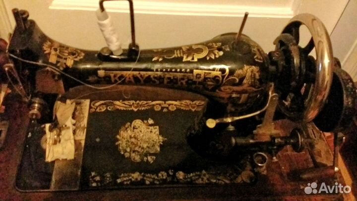 Швейная машинка Kaiser в рабочем состоянии