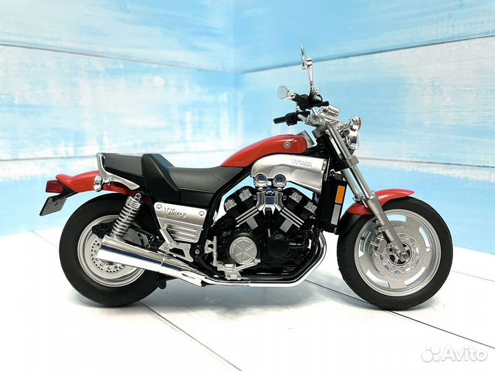 Модель мотоцикла Yamaha V-Max 1/12 Aoshima