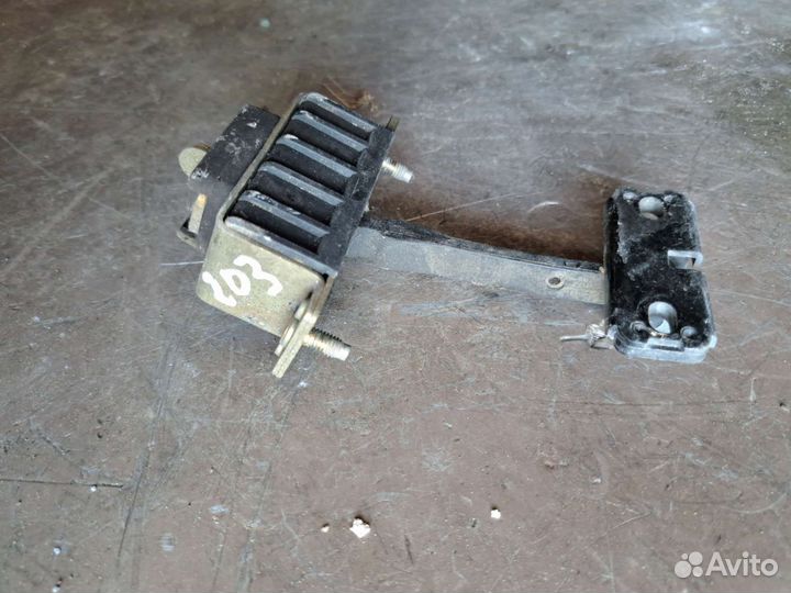 Ограничитель двери задний левый Mercedes W203