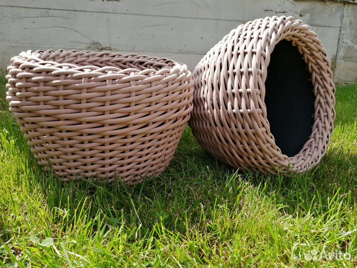 Кашпо из искусственного ротанга