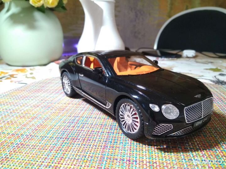 Модель Bentley 1/24