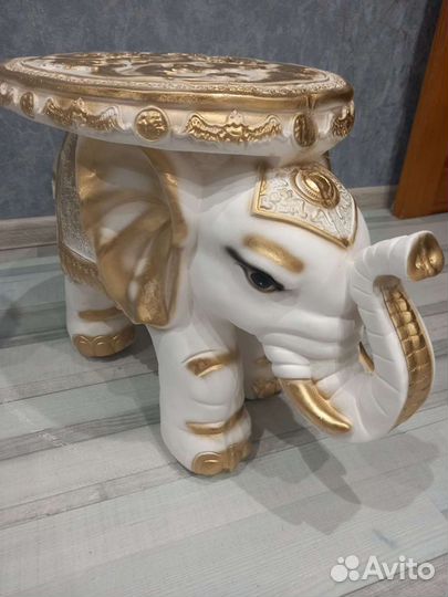 Красивый подарок, Слон/тумба