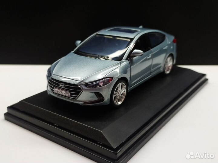 1:40 Hyundai Elantra Gray