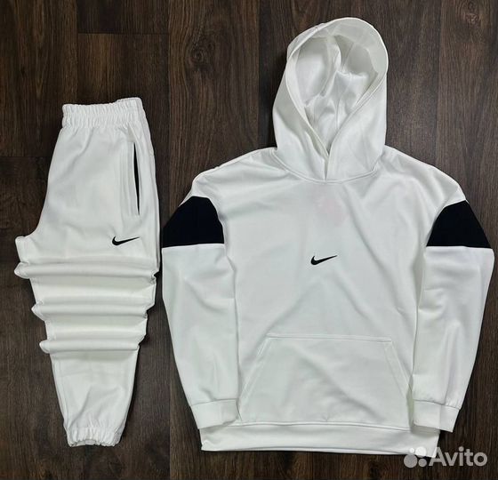 Спортивный костюм Nike