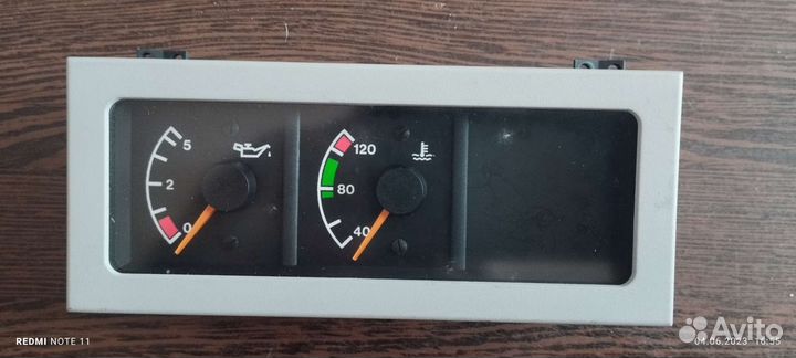 Панель приборов давление масла, температура. MAN