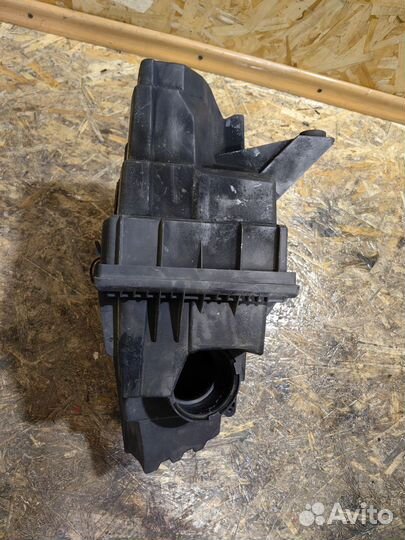 Корпус воздушного фильтра VW Транспортер Т5