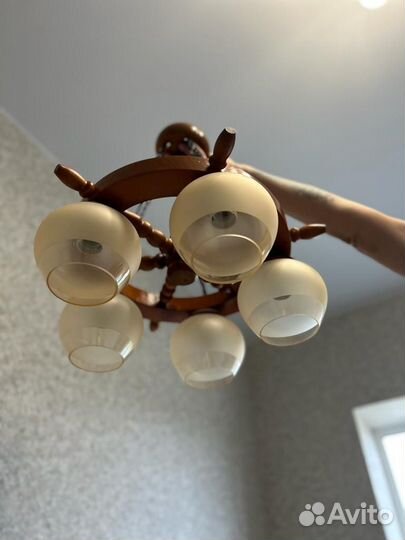 Продам люстру