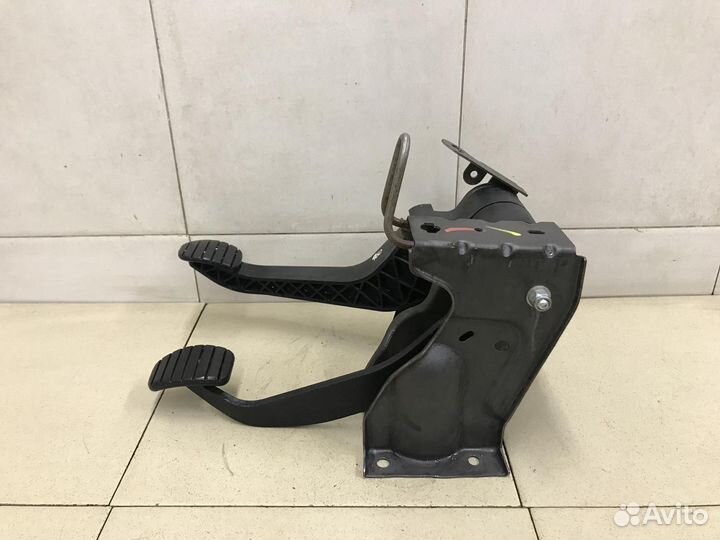 Блок педалей Duster 2012