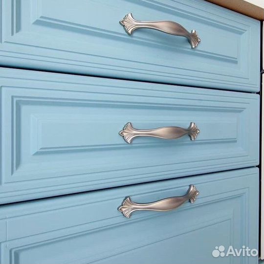 Кухонный гарнитур в современном стиле на заказ