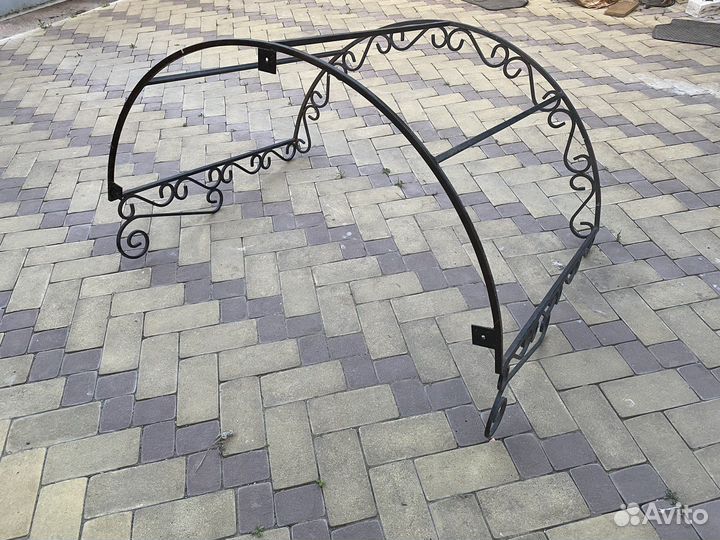 Козырек над крыльцом