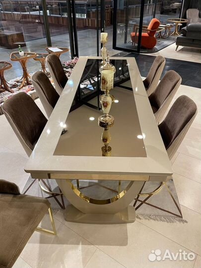 Стол и 8 стульев