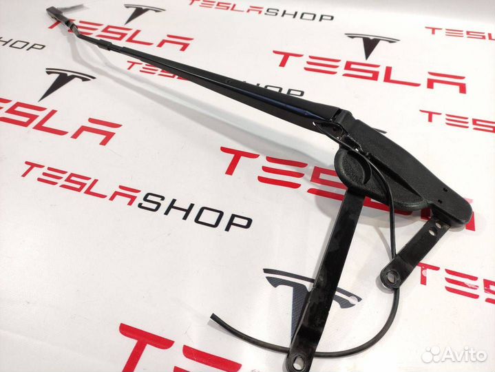 Поводок стеклоочистителя правый Tesla Model X 2021