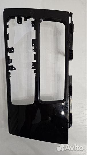 Накладка напольной консоли kia 84651-D4020-BYF