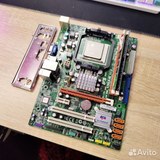 Материнская плата am3 с процессором и памятью